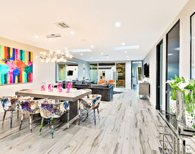 1741 Stearns Drive - Photo Thumbnail 7