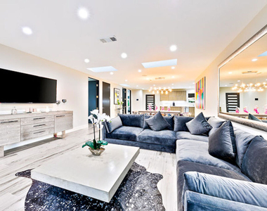 1741 Stearns Drive - Photo Thumbnail 9