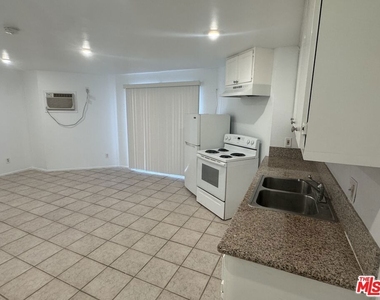 428 S Grand View Street - Photo Thumbnail 1