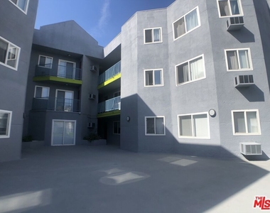 428 S Grand View Street - Photo Thumbnail 7