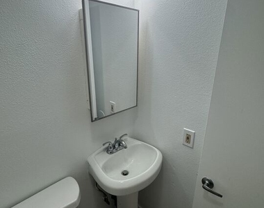 428 S Grand View Street - Photo Thumbnail 3