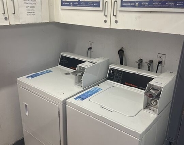 428 S Grand View Street - Photo Thumbnail 9