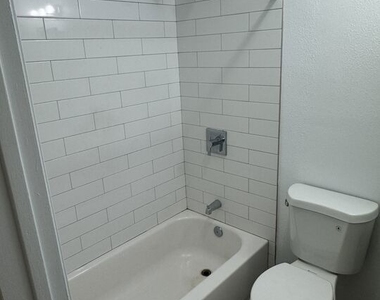 428 S Grand View Street - Photo Thumbnail 2