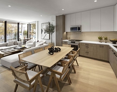 9001 Santa Monica Boulevard - Photo Thumbnail 17