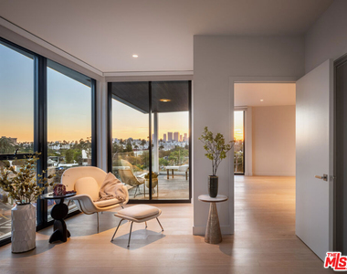 9001 Santa Monica Boulevard - Photo Thumbnail 9