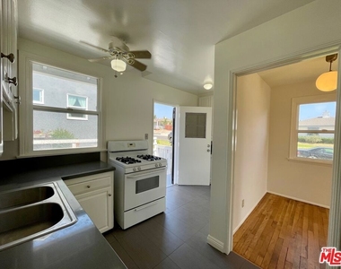 5954 W 85th Place - Photo Thumbnail 12
