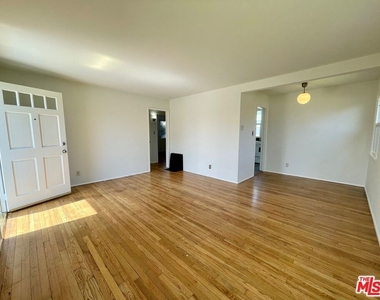 5954 W 85th Place - Photo Thumbnail 2