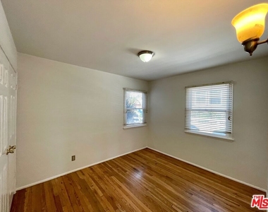 5954 W 85th Place - Photo Thumbnail 15