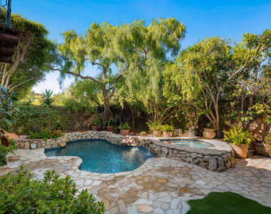 23351 Malibu Colony Road - Photo Thumbnail 12