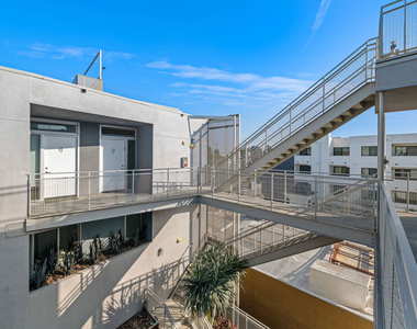 751 N Fairfax Avenue - Photo Thumbnail 12