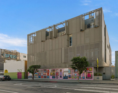 751 N Fairfax Avenue - Photo Thumbnail 14