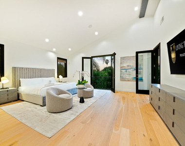 419 N Edinburgh Avenue - Photo Thumbnail 20