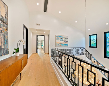 419 N Edinburgh Avenue - Photo Thumbnail 19
