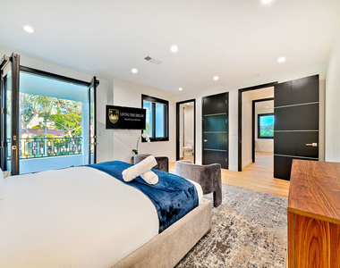 419 N Edinburgh Avenue - Photo Thumbnail 28