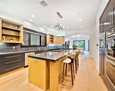 419 N Edinburgh Avenue - Photo Thumbnail 16