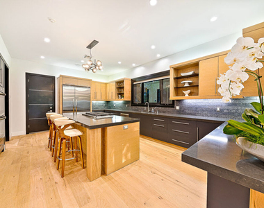 419 N Edinburgh Avenue - Photo Thumbnail 14