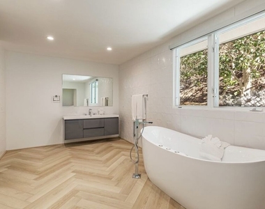502 Evelyn Place - Photo Thumbnail 16