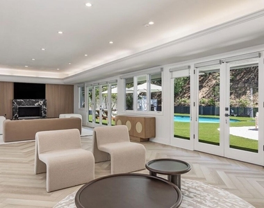 502 Evelyn Place - Photo Thumbnail 8