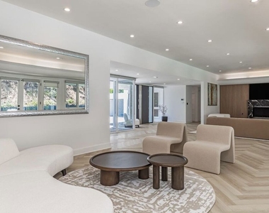 502 Evelyn Place - Photo Thumbnail 9