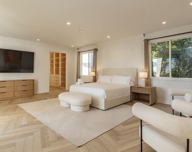 560 Chalette Drive - Photo Thumbnail 15