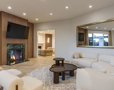 560 Chalette Drive - Photo Thumbnail 8