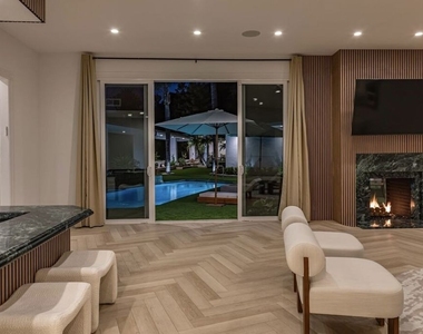 560 Chalette Drive - Photo Thumbnail 9