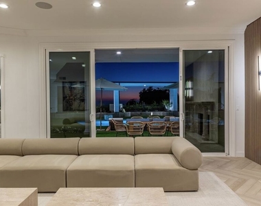 560 Chalette Drive - Photo Thumbnail 7
