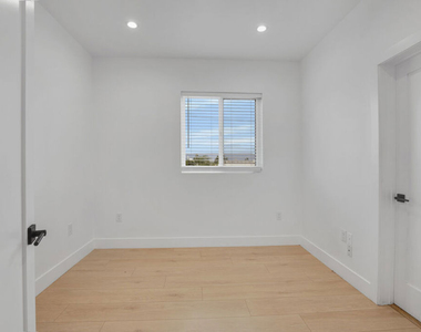 438 E 28th Street - Photo Thumbnail 23