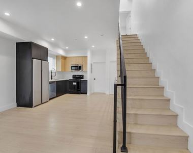 438 E 28th Street - Photo Thumbnail 8