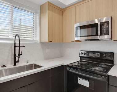 438 E 28th Street - Photo Thumbnail 11