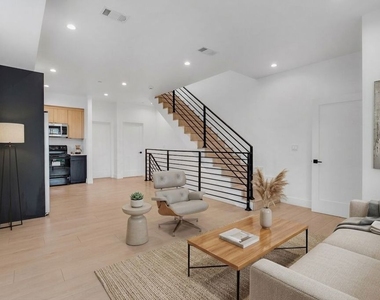 438 E 28th Street - Photo Thumbnail 9