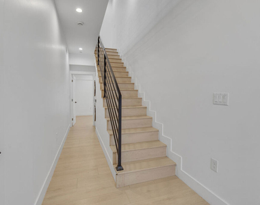 438 E 28th Street - Photo Thumbnail 3
