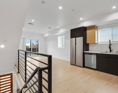 438 E 28th Street - Photo Thumbnail 7