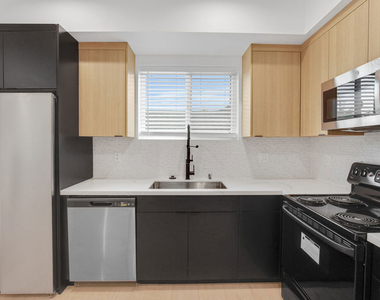 438 E 28th Street - Photo Thumbnail 13