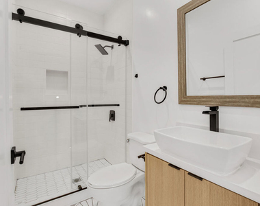 438 E 28th Street - Photo Thumbnail 15