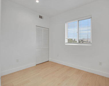 438 E 28th Street - Photo Thumbnail 22