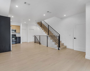 438 E 28th Street - Photo Thumbnail 10