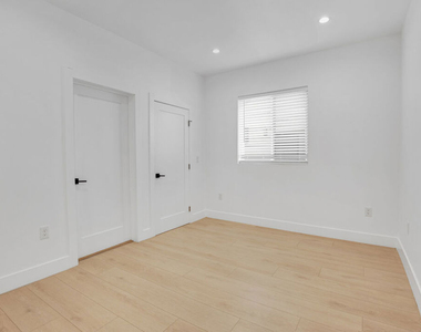 438 E 28th Street - Photo Thumbnail 18