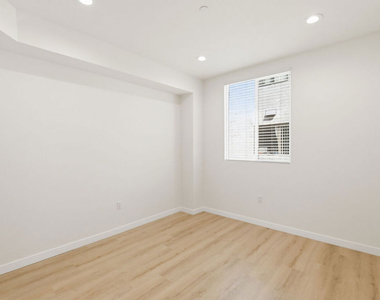 8827 Van Nuys Boulevard - Photo Thumbnail 9
