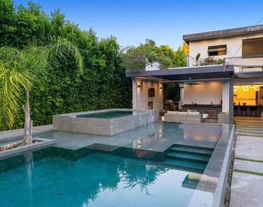 5415 Amestoy Avenue - Photo Thumbnail 20