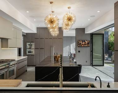 5415 Amestoy Avenue - Photo Thumbnail 24