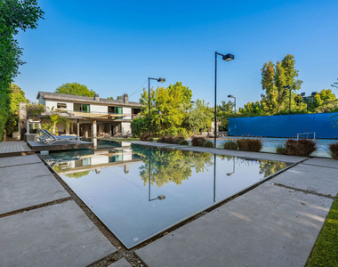 5415 Amestoy Avenue - Photo Thumbnail 64