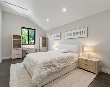 5415 Amestoy Avenue - Photo Thumbnail 50
