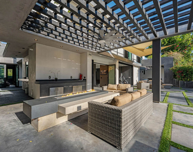 5415 Amestoy Avenue - Photo Thumbnail 22