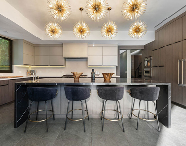 5415 Amestoy Avenue - Photo Thumbnail 17