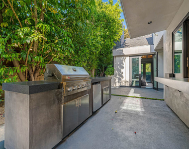 5415 Amestoy Avenue - Photo Thumbnail 23