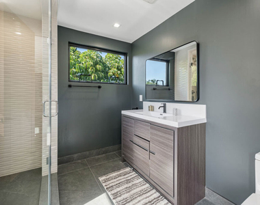 5415 Amestoy Avenue - Photo Thumbnail 48