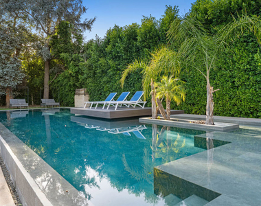 5415 Amestoy Avenue - Photo Thumbnail 61