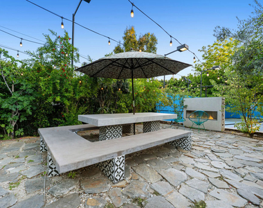 5415 Amestoy Avenue - Photo Thumbnail 31