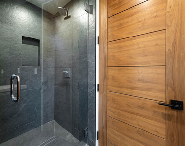 5415 Amestoy Avenue - Photo Thumbnail 56